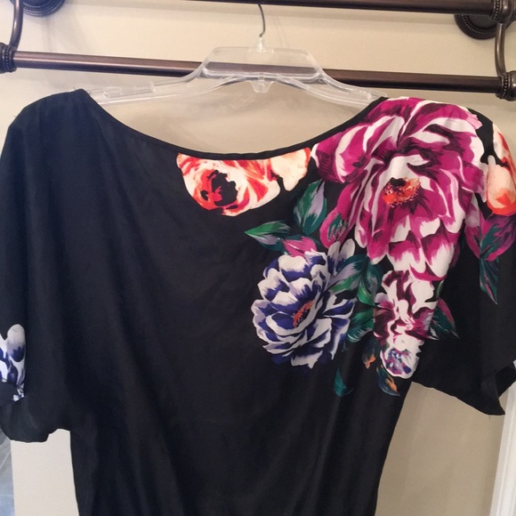 Pretty black, floral top with elastic waist - Picture 4 of 4